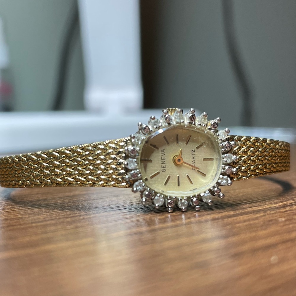 Vintage Geneva Women’s Watch in Amazing Condition